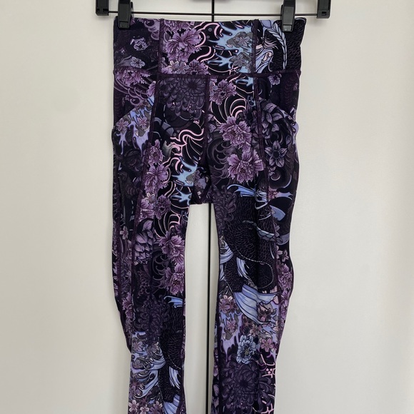 Lululemon Purple Floral Leggings Size 2 Tights - Picture 3 of 6